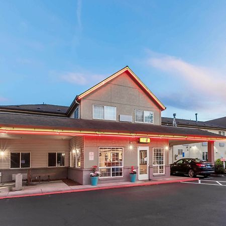 Отель Super 8 By Wyndham Gresham/Portland Area Or Экстерьер фото