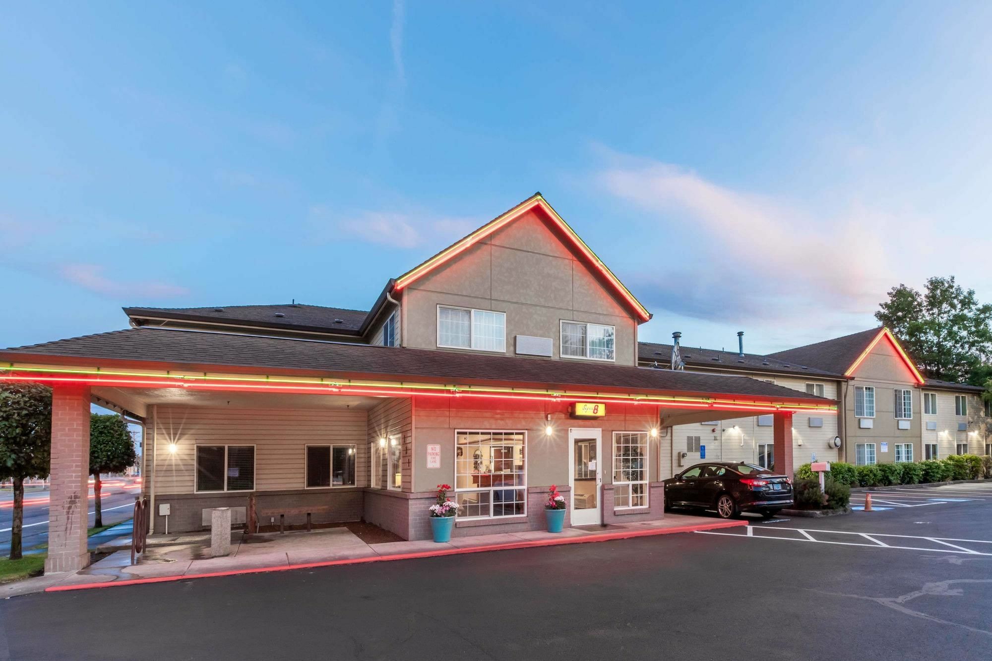 Отель Super 8 By Wyndham Gresham/Portland Area Or Экстерьер фото
